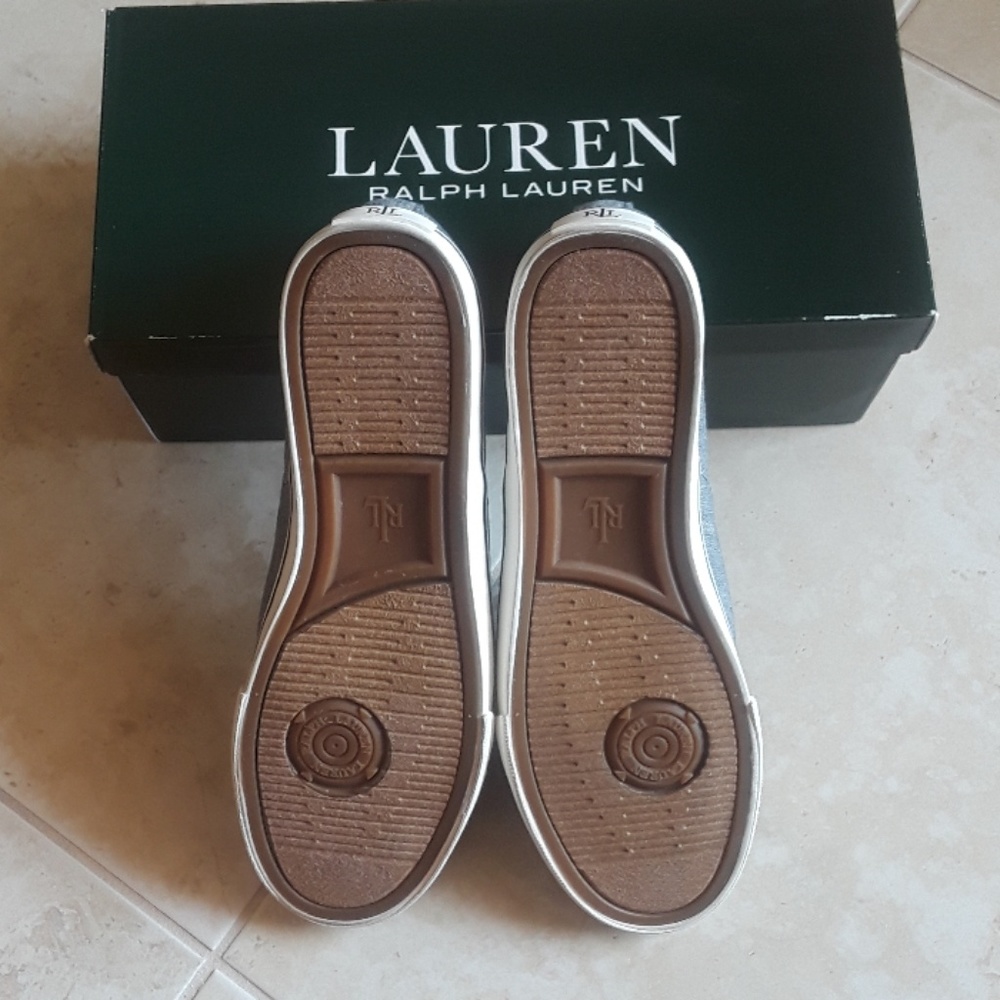 Shoes - Picture 3 of 4